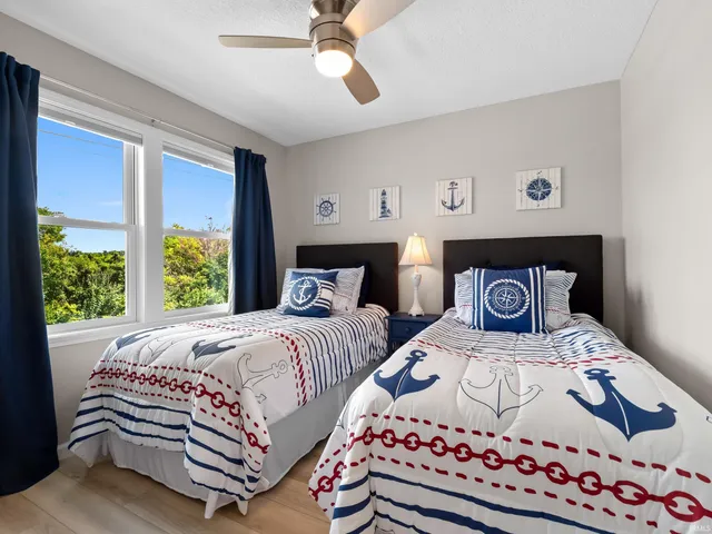 $349,000 | 700 South Lakeside Drive, Unit 8, Syracuse, IN 46567