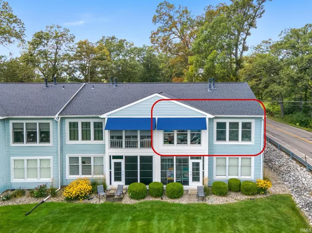 $349,000 | 700 South Lakeside Drive, Unit 8, Syracuse, IN 46567