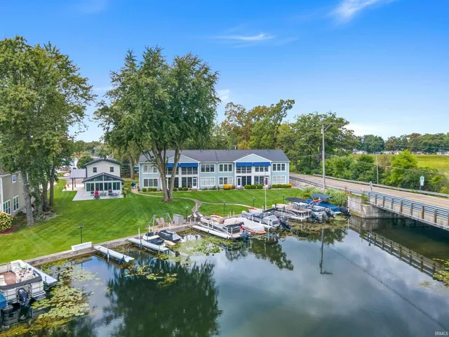 $349,000 | 700 South Lakeside Drive, Unit 8, Syracuse, IN 46567