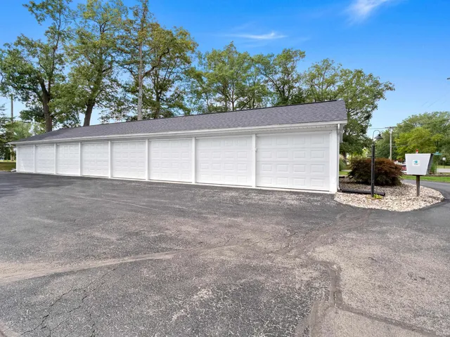 $349,000 | 700 South Lakeside Drive, Unit 8, Syracuse, IN 46567