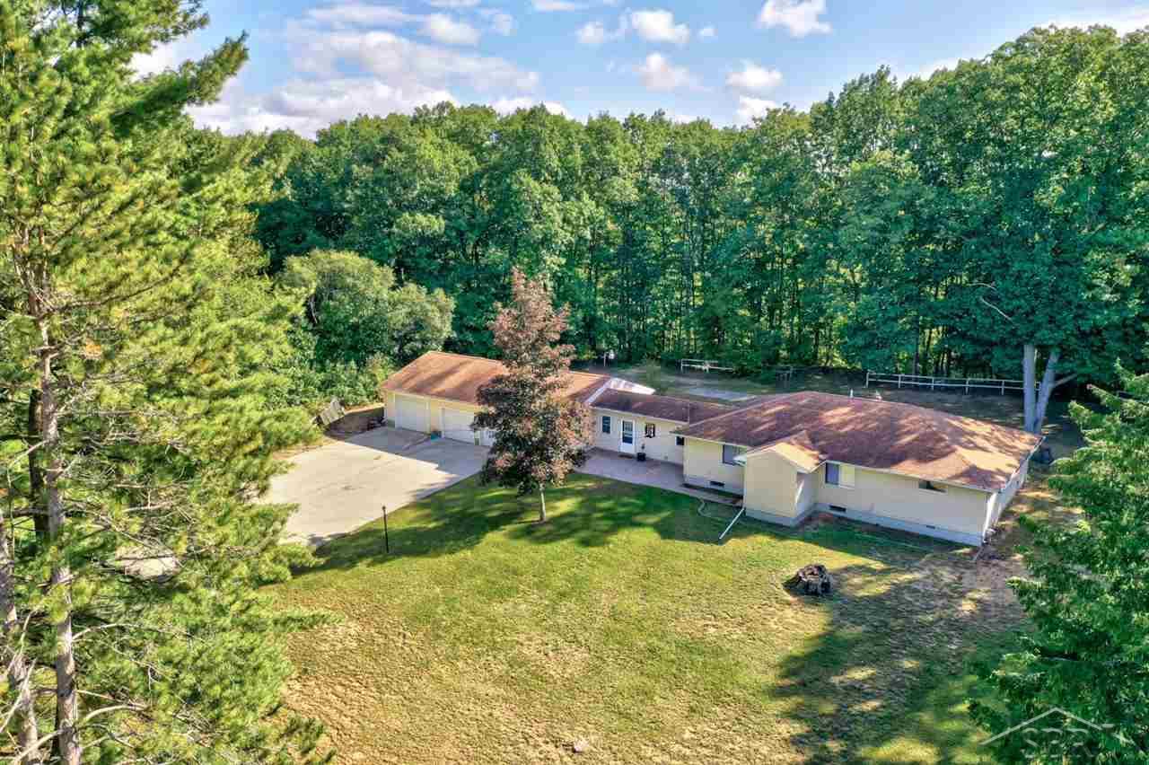 10303 Carr Road St. Charles, MI 48655 - Photo 57 of 67 50055399-56.JPG