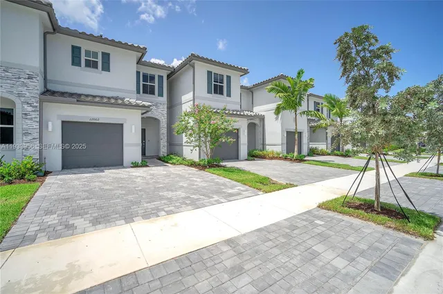 $3,600 | 12002 Northwest 47th Manor, Coral Springs, FL 33076