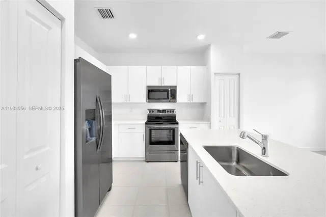 $3,600 | 12002 Northwest 47th Manor, Coral Springs, FL 33076