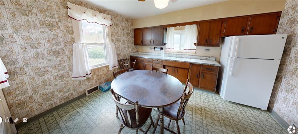 897 Spruce Street Rochester, PA 15074 - Photo 4 of 17