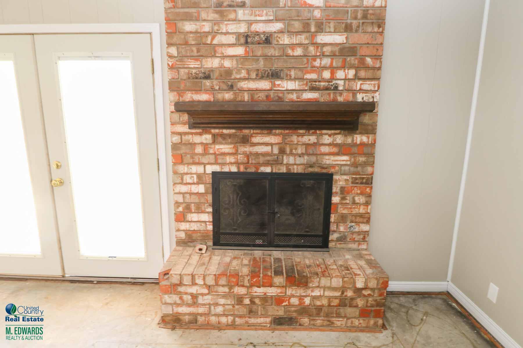 705 West Virginia Street Floydada, TX 79235 - Photo 5 of 15 a living room with fireplace
