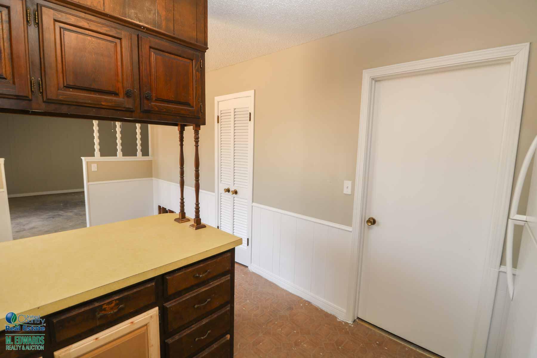 705 West Virginia Street Floydada, TX 79235 - Photo 8 of 15 a view of kitchen and utility room