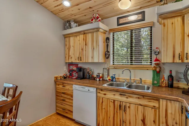 $299,777 | 2979 Western Star Drive, Overgaard, AZ 85933