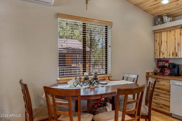 $299,777 | 2979 Western Star Drive, Overgaard, AZ 85933