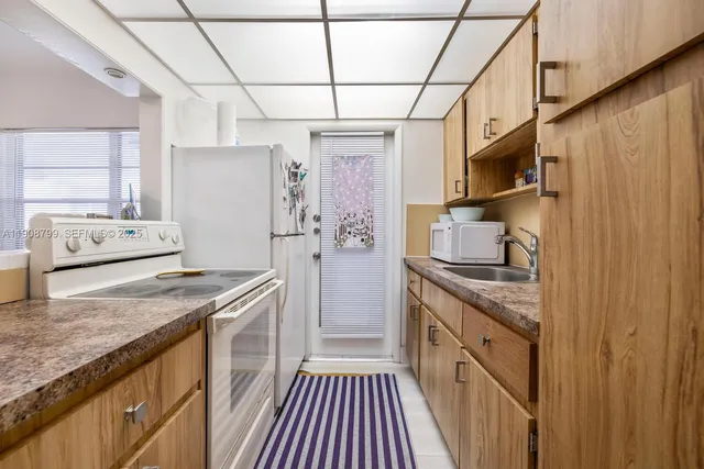 $319,000 | 9140 Collins Avenue, Unit C, Surfside, FL 33154