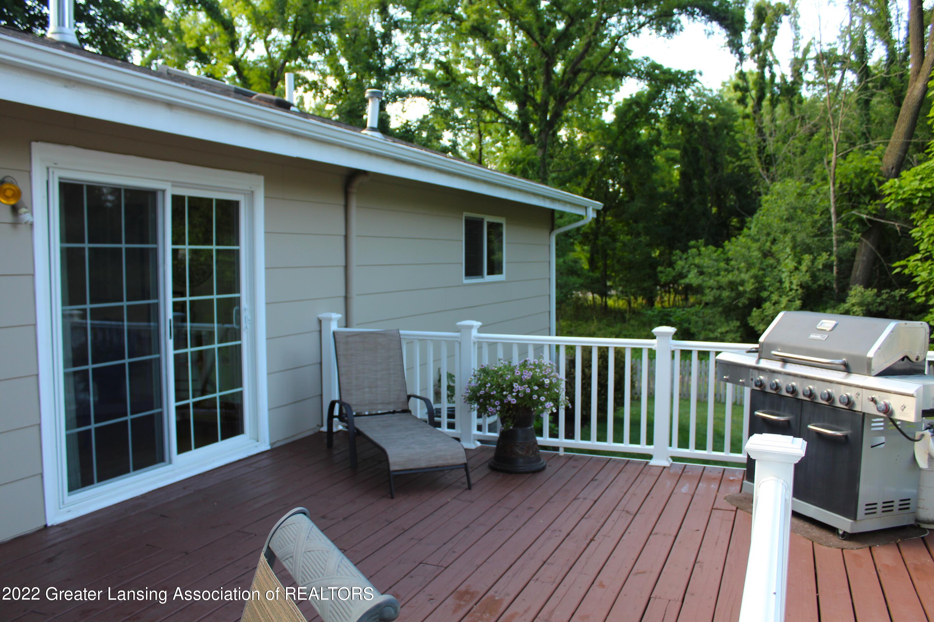 4254 Hulett Road Okemos, MI 48864 - Photo 12 of 43 deck (2)