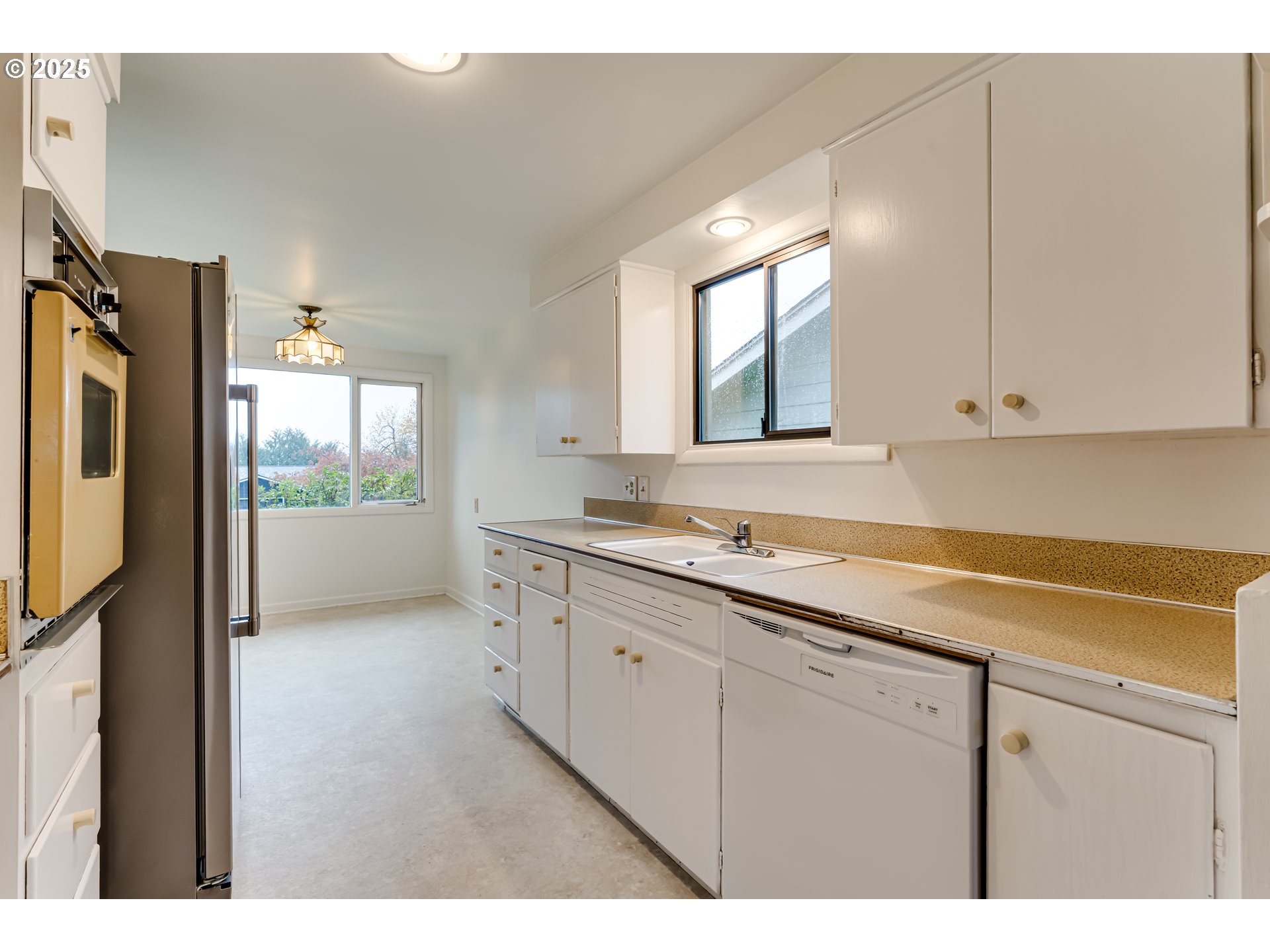 2550 Lawrence Street Eugene, OR 97405 - Photo 17 of 48 a view of a kitchen with window