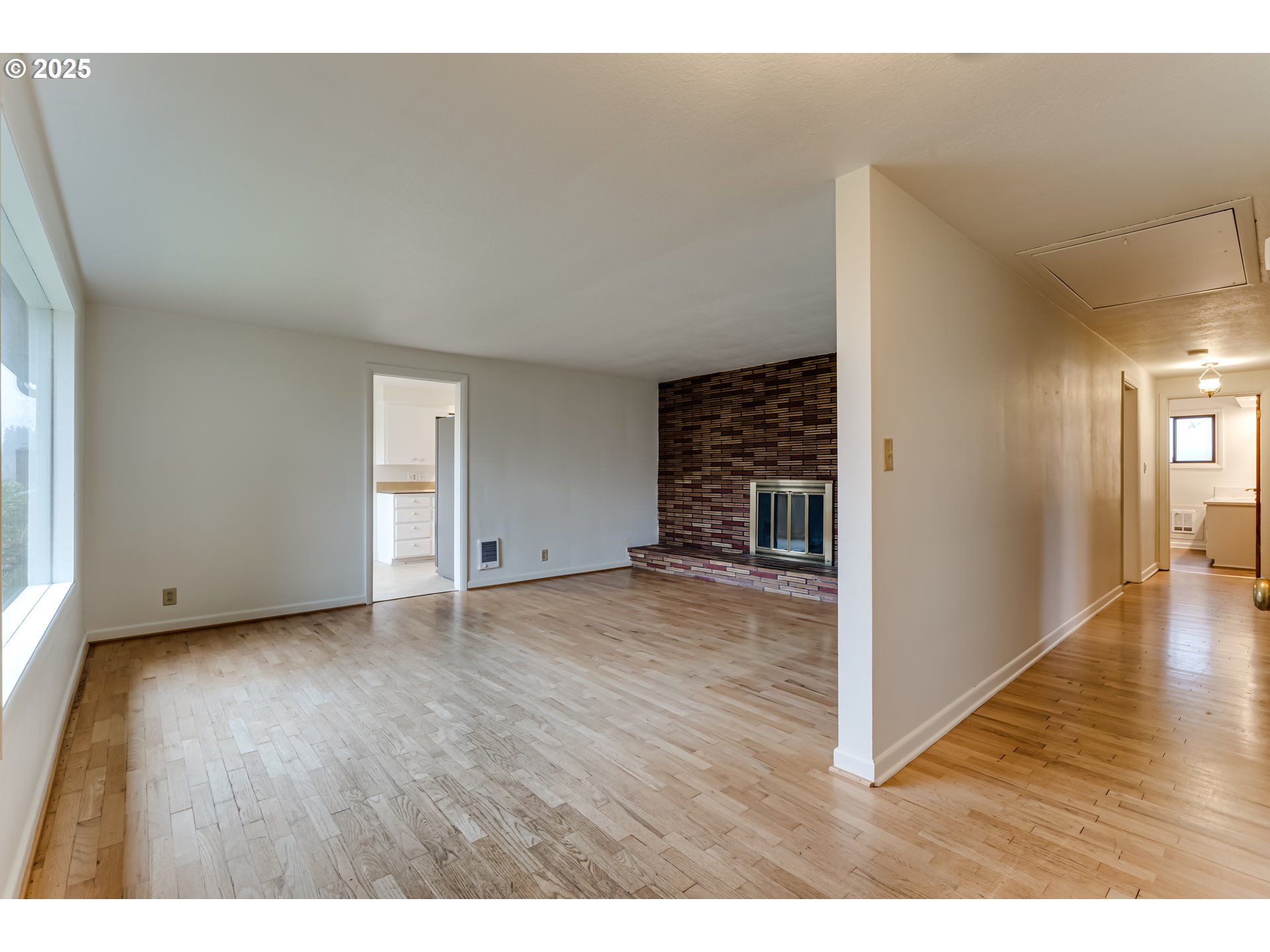 2550 Lawrence Street Eugene, OR 97405 - Photo 22 of 48 a view of empty room with wooden floor