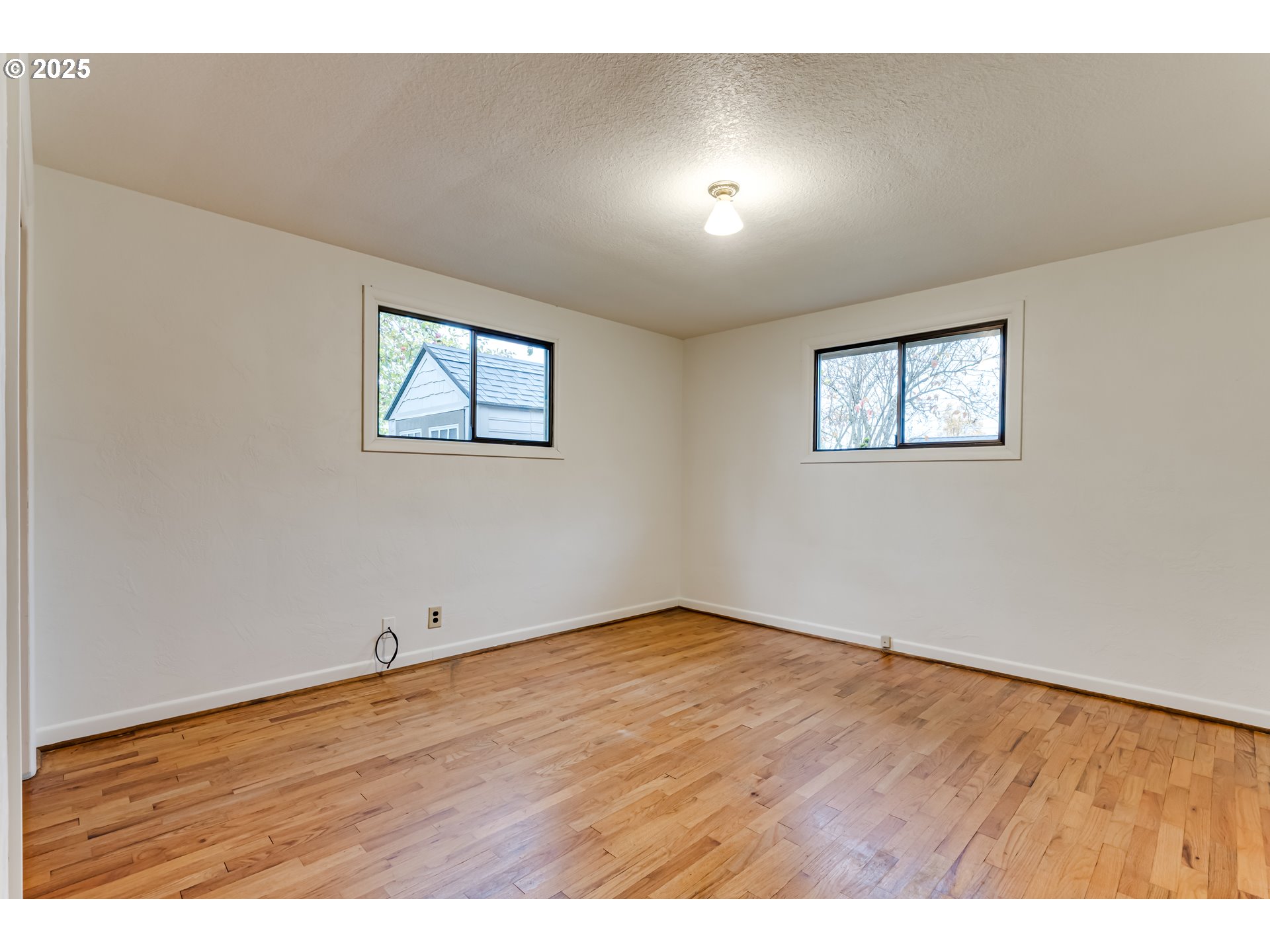 2550 Lawrence Street Eugene, OR 97405 - Photo 24 of 48 an empty room with wooden floor and windows