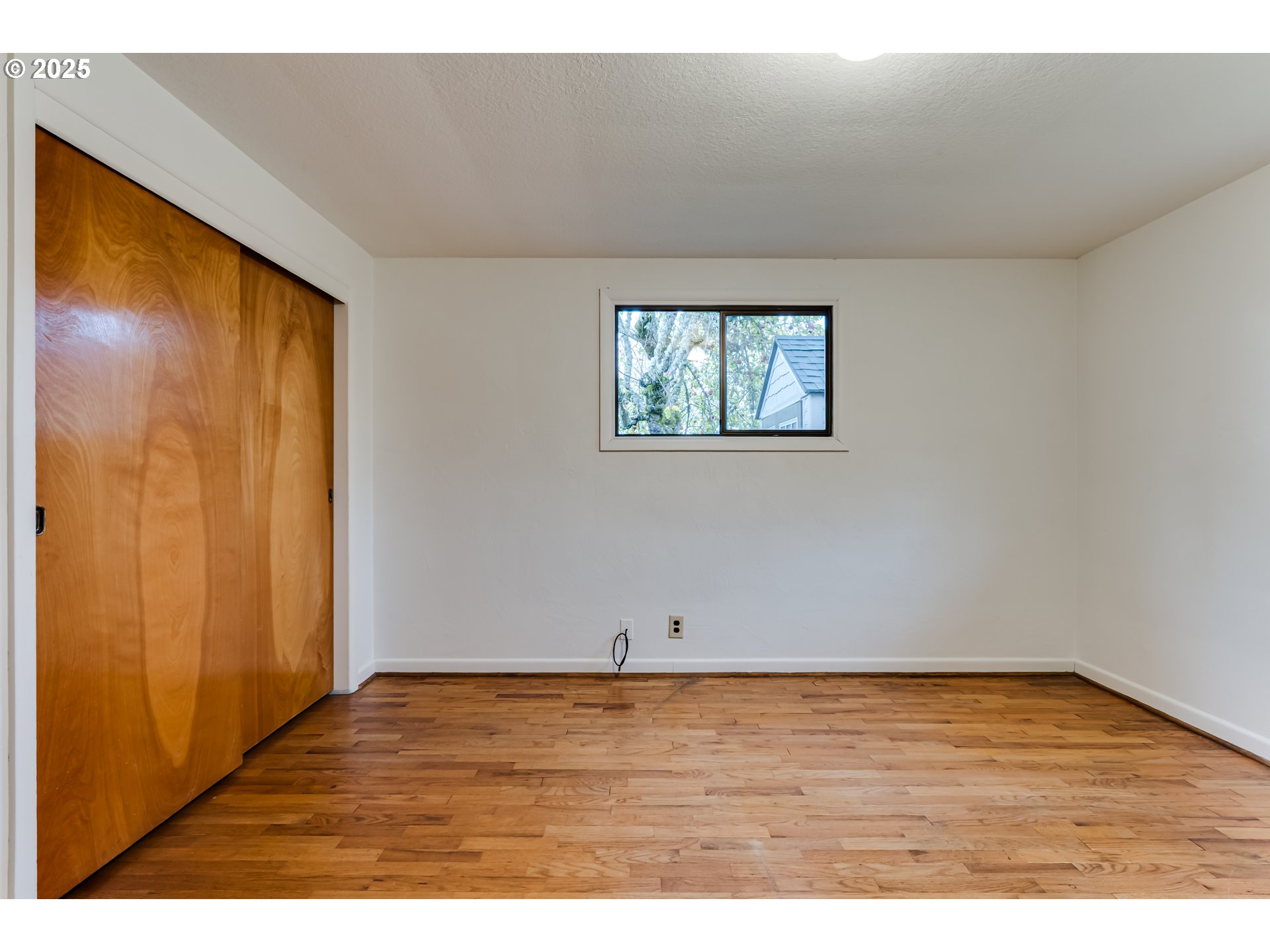 2550 Lawrence Street Eugene, OR 97405 - Photo 25 of 48 a view of an empty room with wooden floor and a window