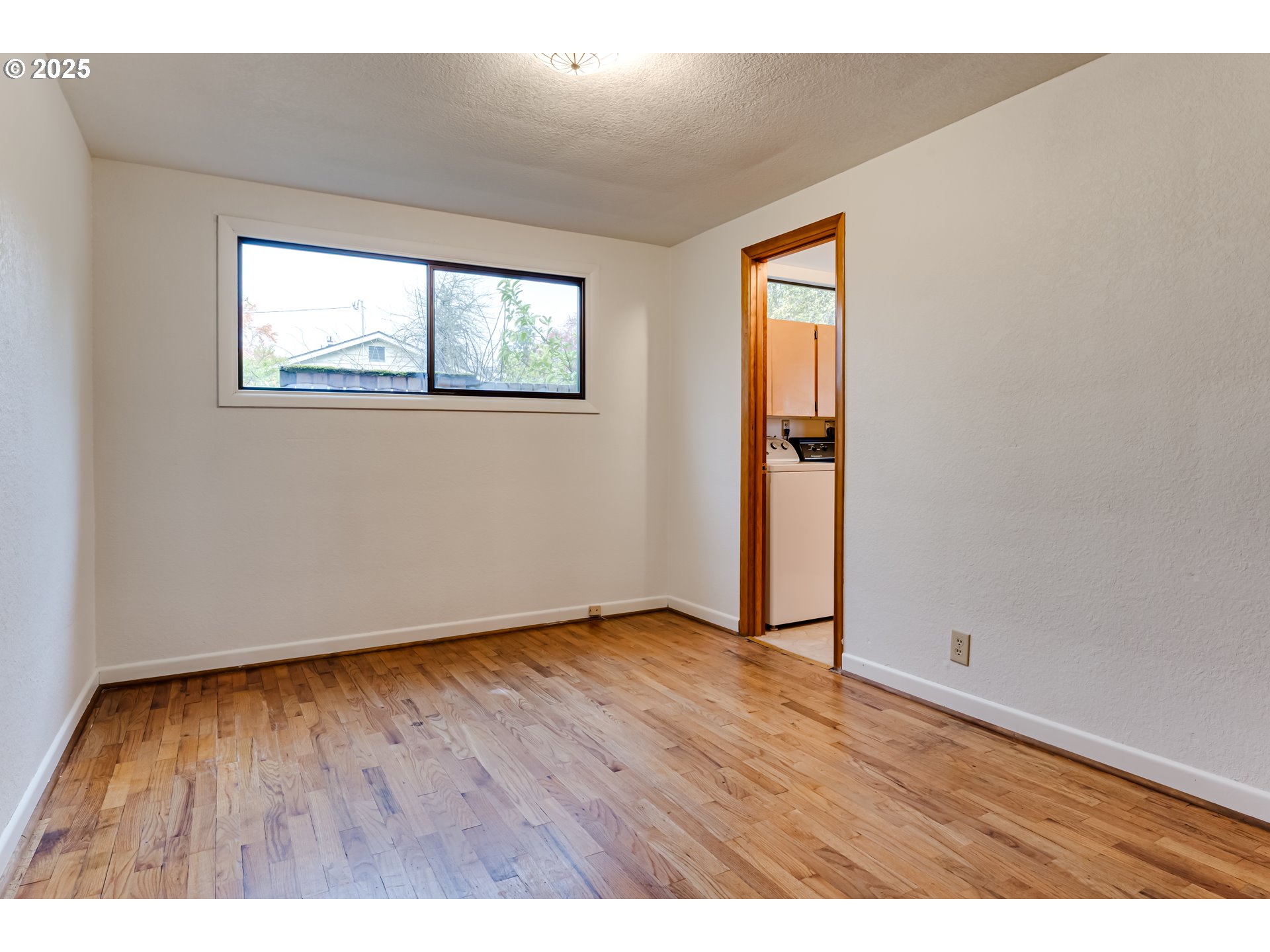 2550 Lawrence Street Eugene, OR 97405 - Photo 29 of 48 an empty room with wooden floor and windows