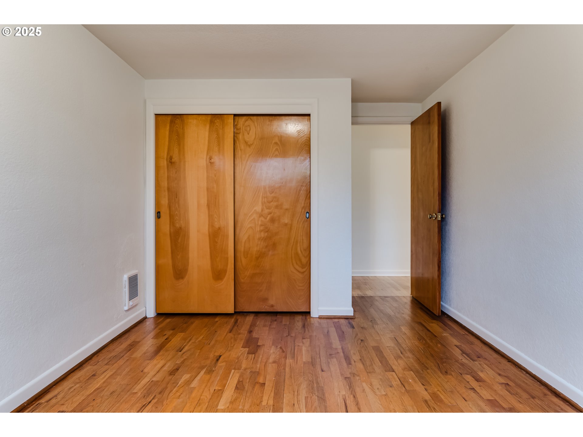 2550 Lawrence Street Eugene, OR 97405 - Photo 30 of 48 a view of an empty room with wooden floor and a window