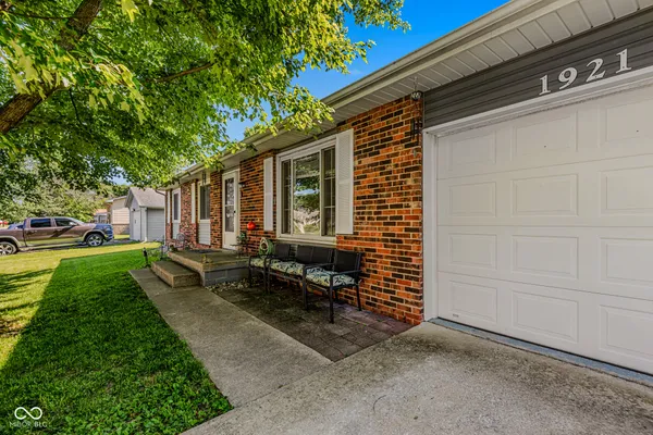 $265,000 | 1921 Lockerbie Drive, Columbus, IN 47203