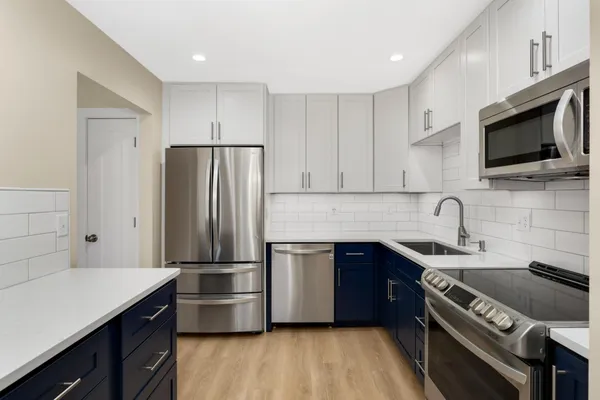 $229,900 | 5141 Balmoral Lane, Unit 3, Bloomington, MN 55437