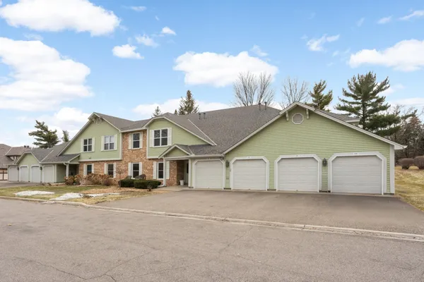 $229,900 | 5141 Balmoral Lane, Unit 3, Bloomington, MN 55437