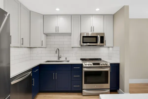 $229,900 | 5141 Balmoral Lane, Unit 3, Bloomington, MN 55437