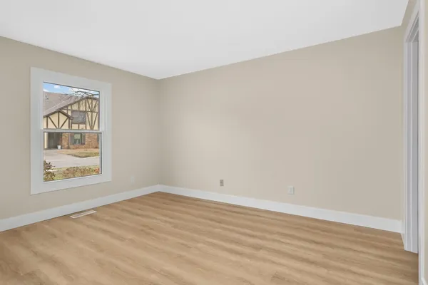 $229,900 | 5141 Balmoral Lane, Unit 3, Bloomington, MN 55437