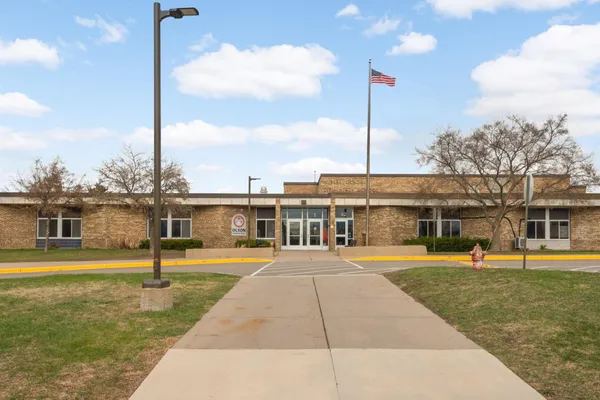 $229,900 | 5141 Balmoral Lane, Unit 3, Bloomington, MN 55437