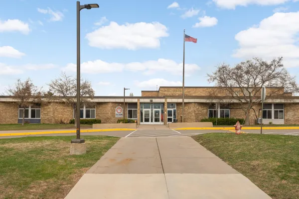 $229,900 | 5141 Balmoral Lane, Unit 3, Bloomington, MN 55437