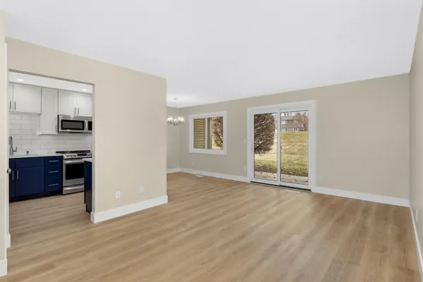 $229,900 | 5141 Balmoral Lane, Unit 3, Bloomington, MN 55437