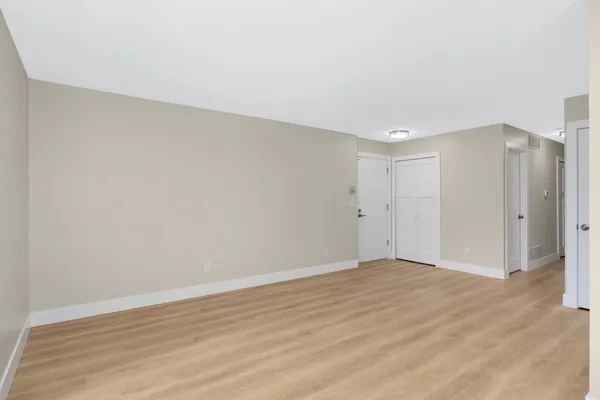 $229,900 | 5141 Balmoral Lane, Unit 3, Bloomington, MN 55437