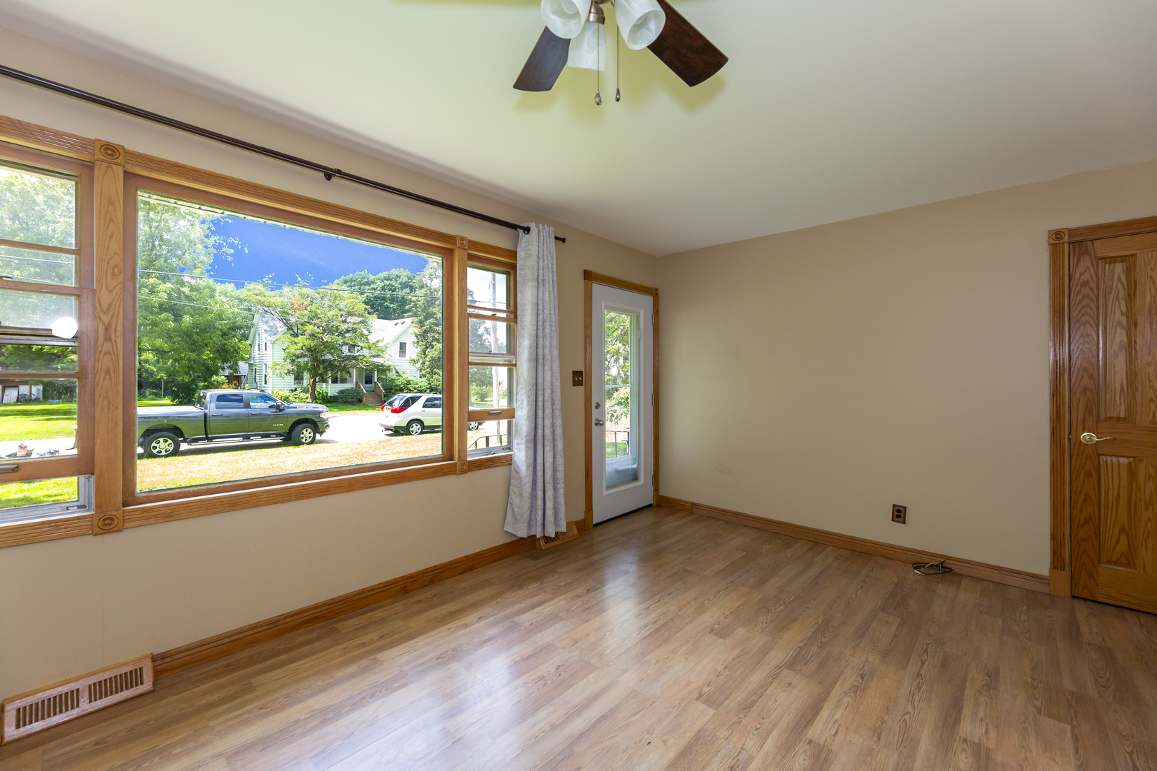 403 North 3rd Street Malta, IL 60150 - Photo 3 of 46
