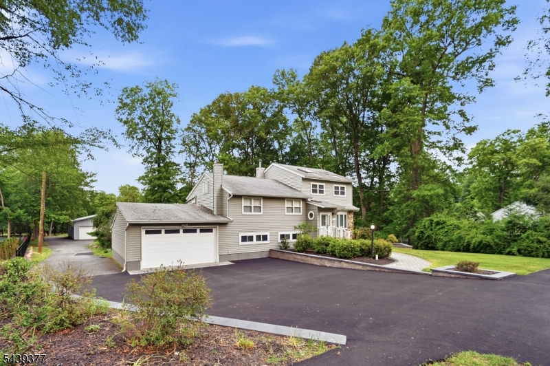 47 Crossbrook Road Livingston, NJ 07039 - Photo 3 of 35