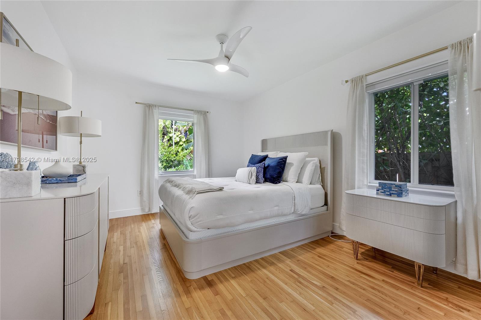 8950 Byron Avenue Surfside, FL 33154 - Photo 6 of 12