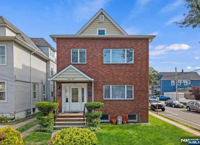 $3,100 | 89 Clifton Avenue, Unit 2, Clifton, NJ 07011