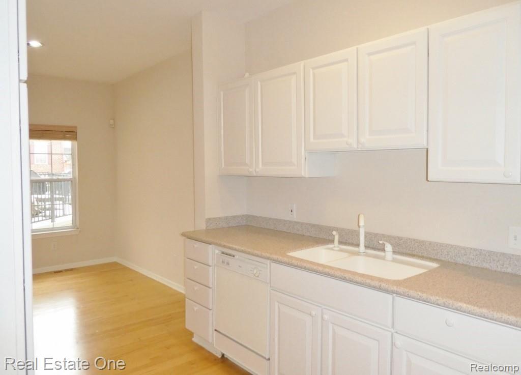 2660 Crooks Road Royal Oak, MI 48073 - Photo 9 of 33