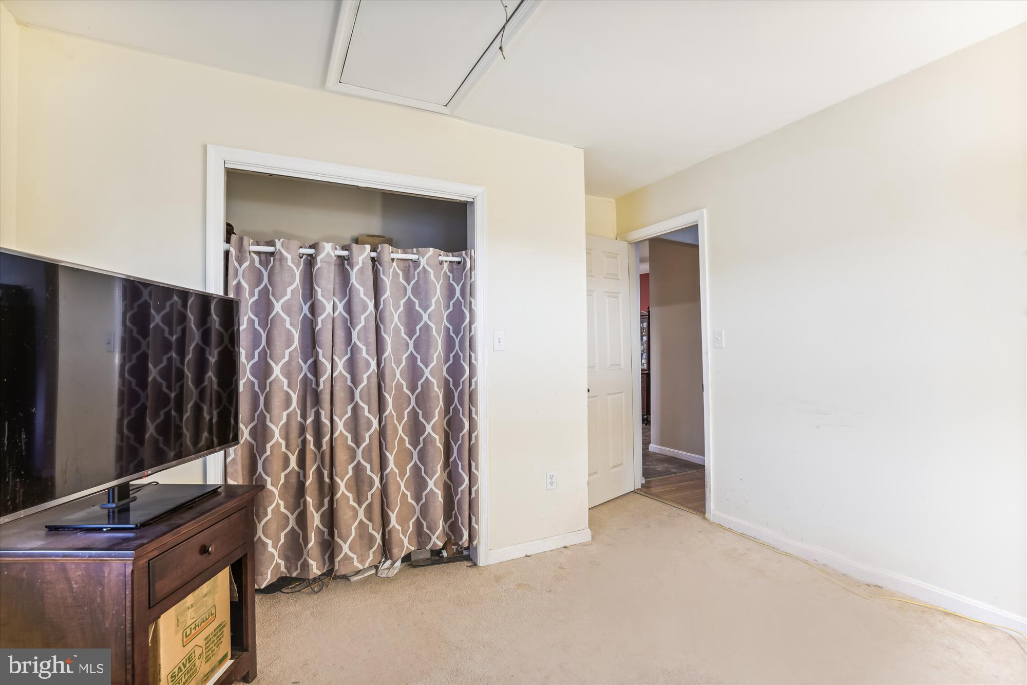 241 Bryce Road Queenstown, MD 21658 - Photo 31 of 67 Neutral Carpeting & Paint Palette