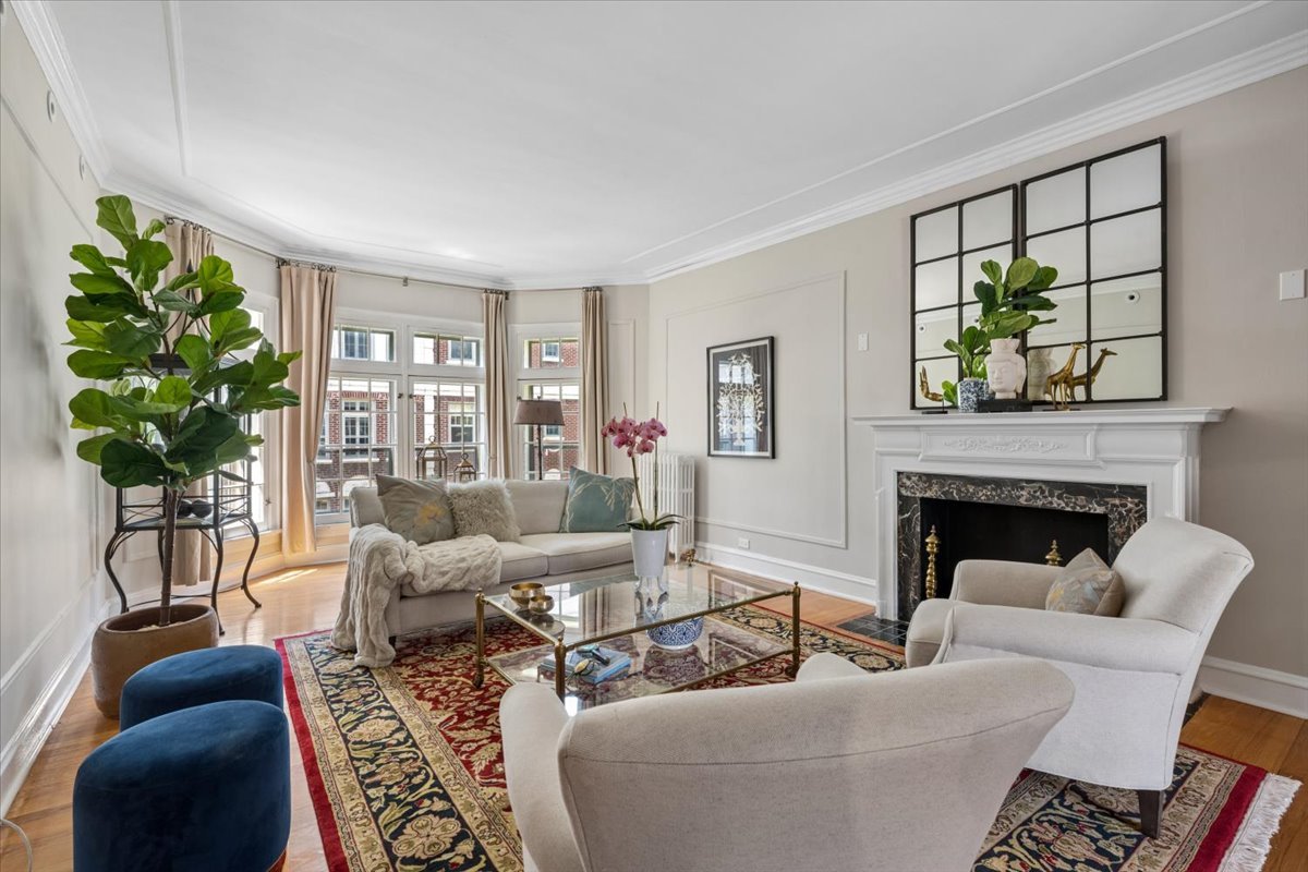 486 Sheridan Road, Unit 2 Evanston, IL 60202 - Photo 6 of 20 Gallery Image 6