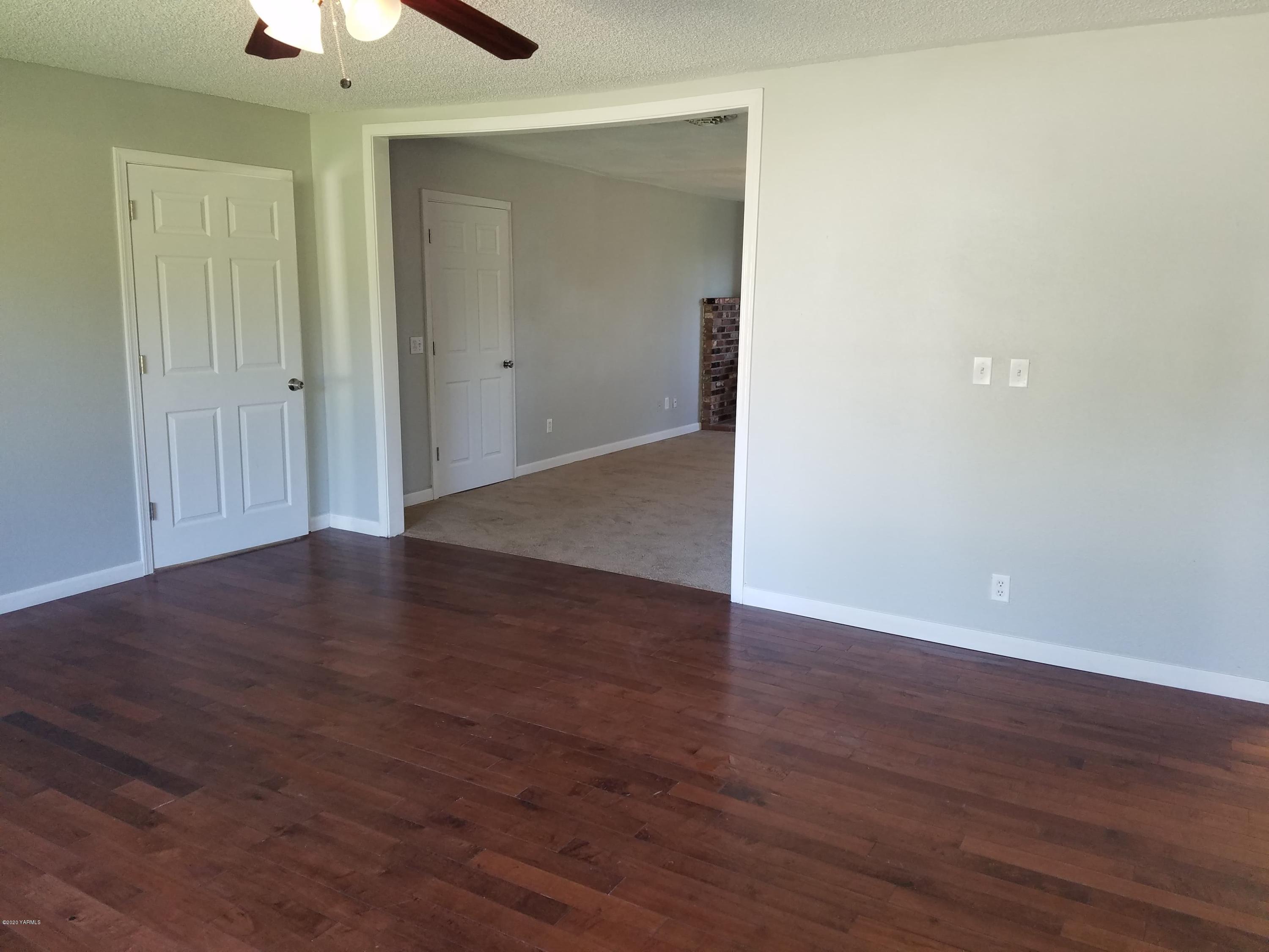 1814 Beacon Road Grandview, WA 98930 - Photo 3 of 23 120202054_351143832697855_11204351149561