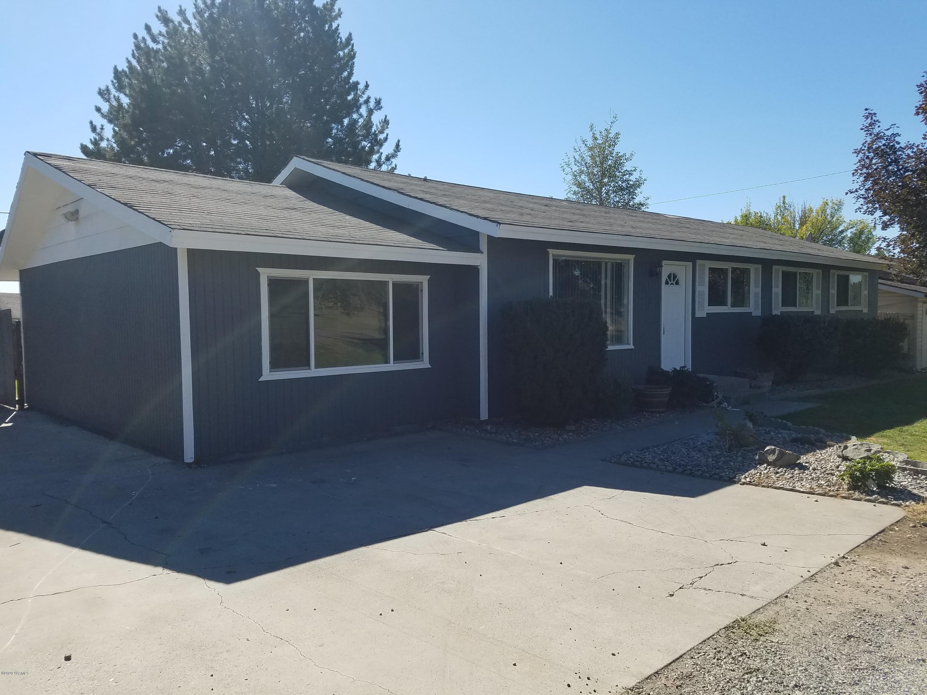 1814 Beacon Road Grandview, WA 98930 - Photo 23 of 23 120300469_270759193971296_51431755091954