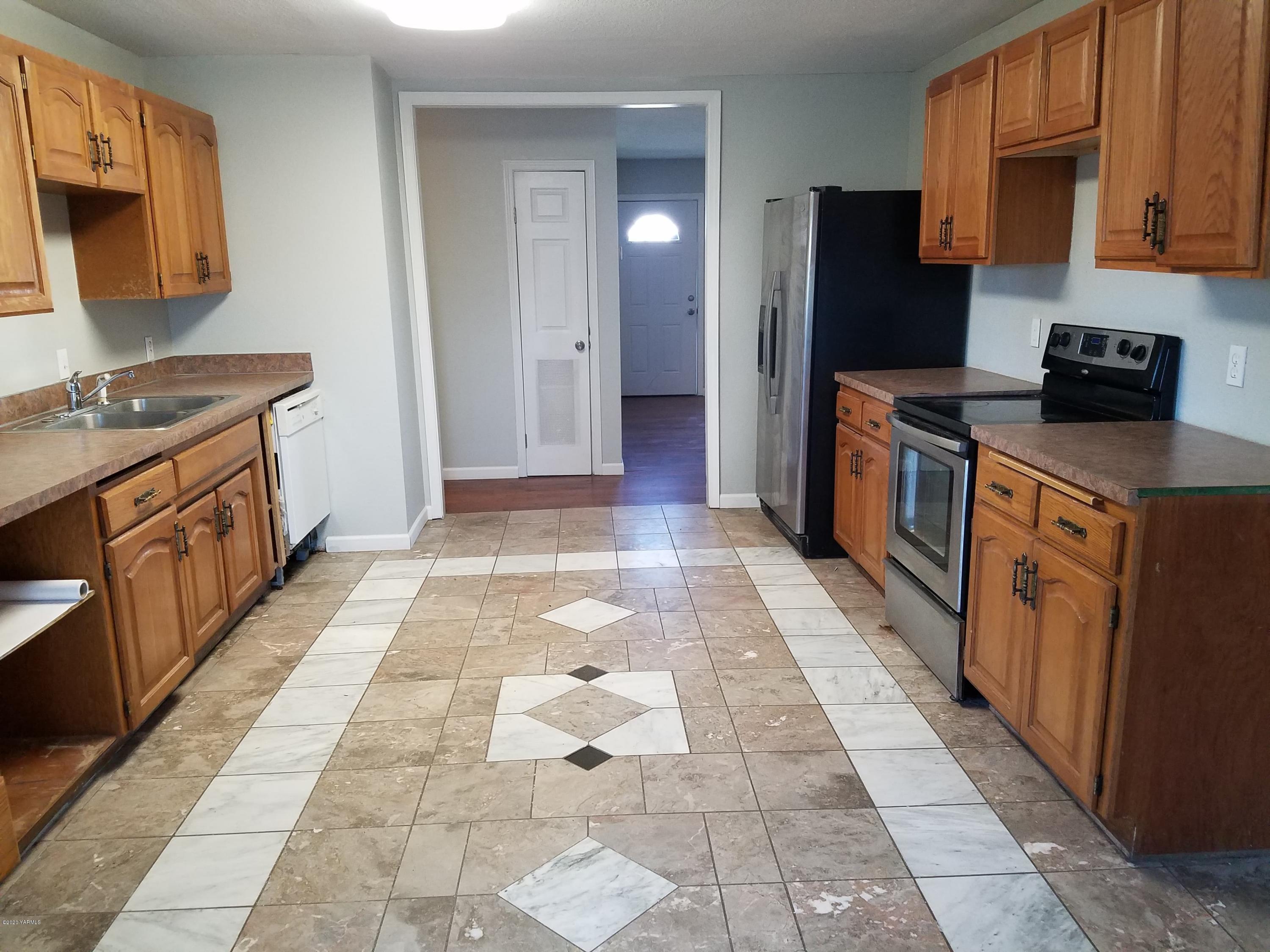 1814 Beacon Road Grandview, WA 98930 - Photo 4 of 23 120446448_802872577142851_81923227318953