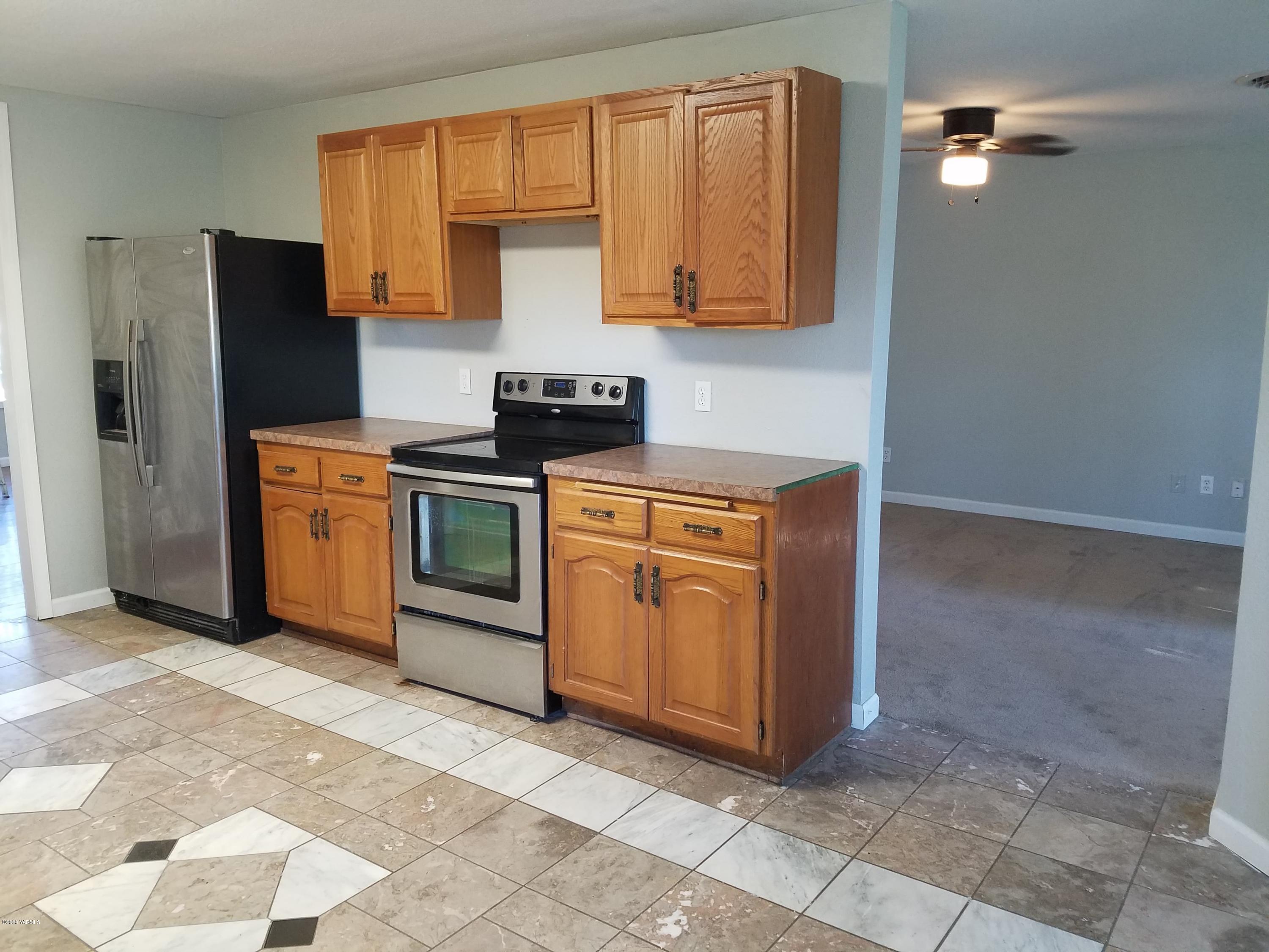 1814 Beacon Road Grandview, WA 98930 - Photo 5 of 23 120228383_355049802284369_19434870984383