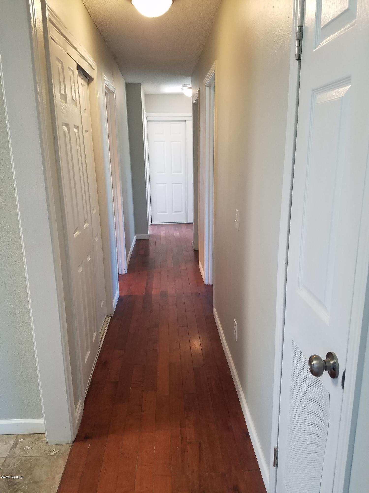 1814 Beacon Road Grandview, WA 98930 - Photo 8 of 23 120290886_344958686823587_64838515378143