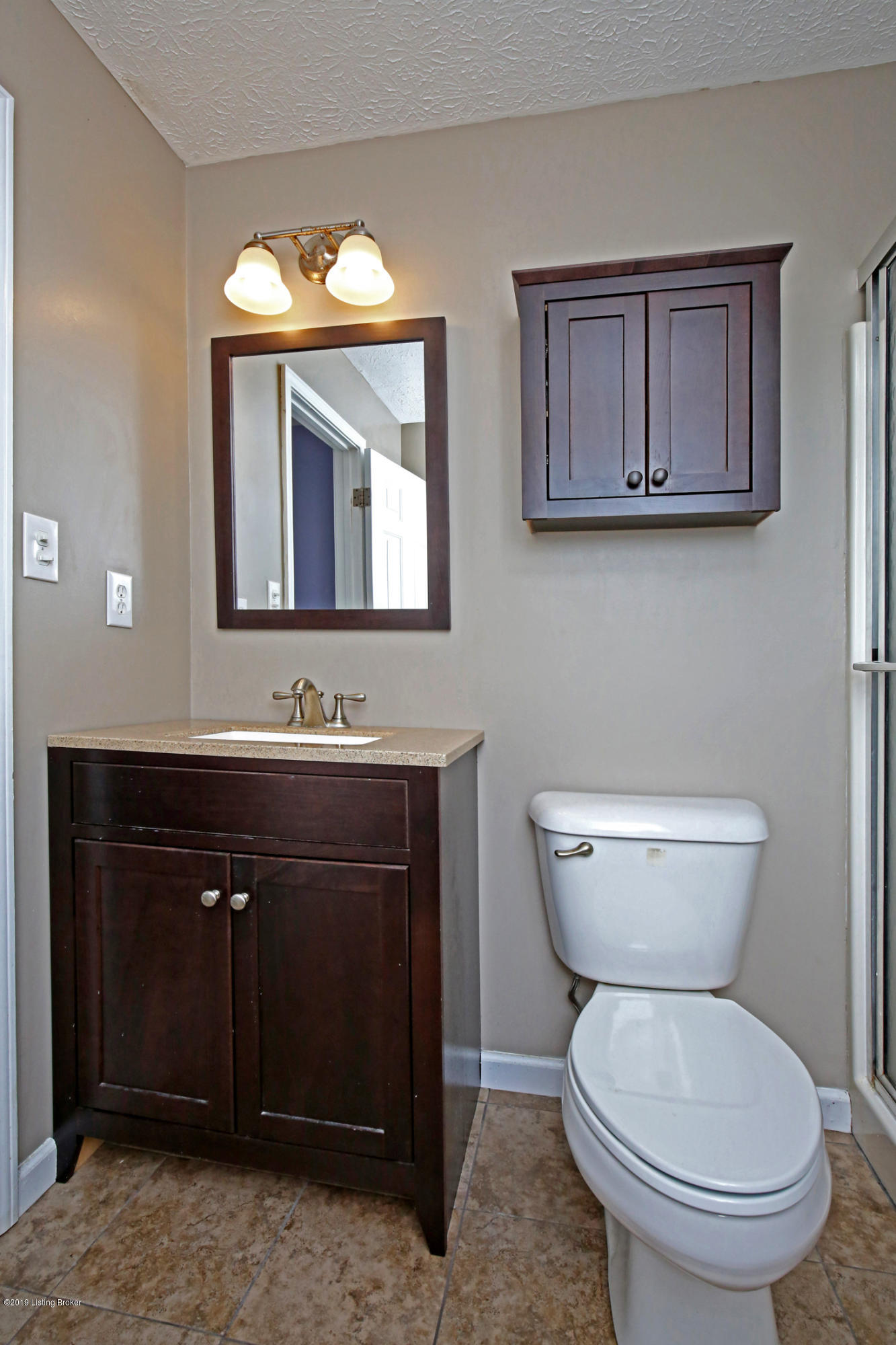 4315 Seagrape Road Louisville, KY 40299 - Photo 19 of 31 Owners Bath