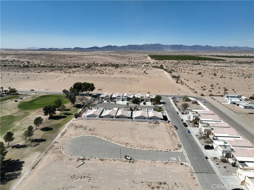 38 Par Blythe, CA 92225 - Photo 8 of 10 a view of city and ocean