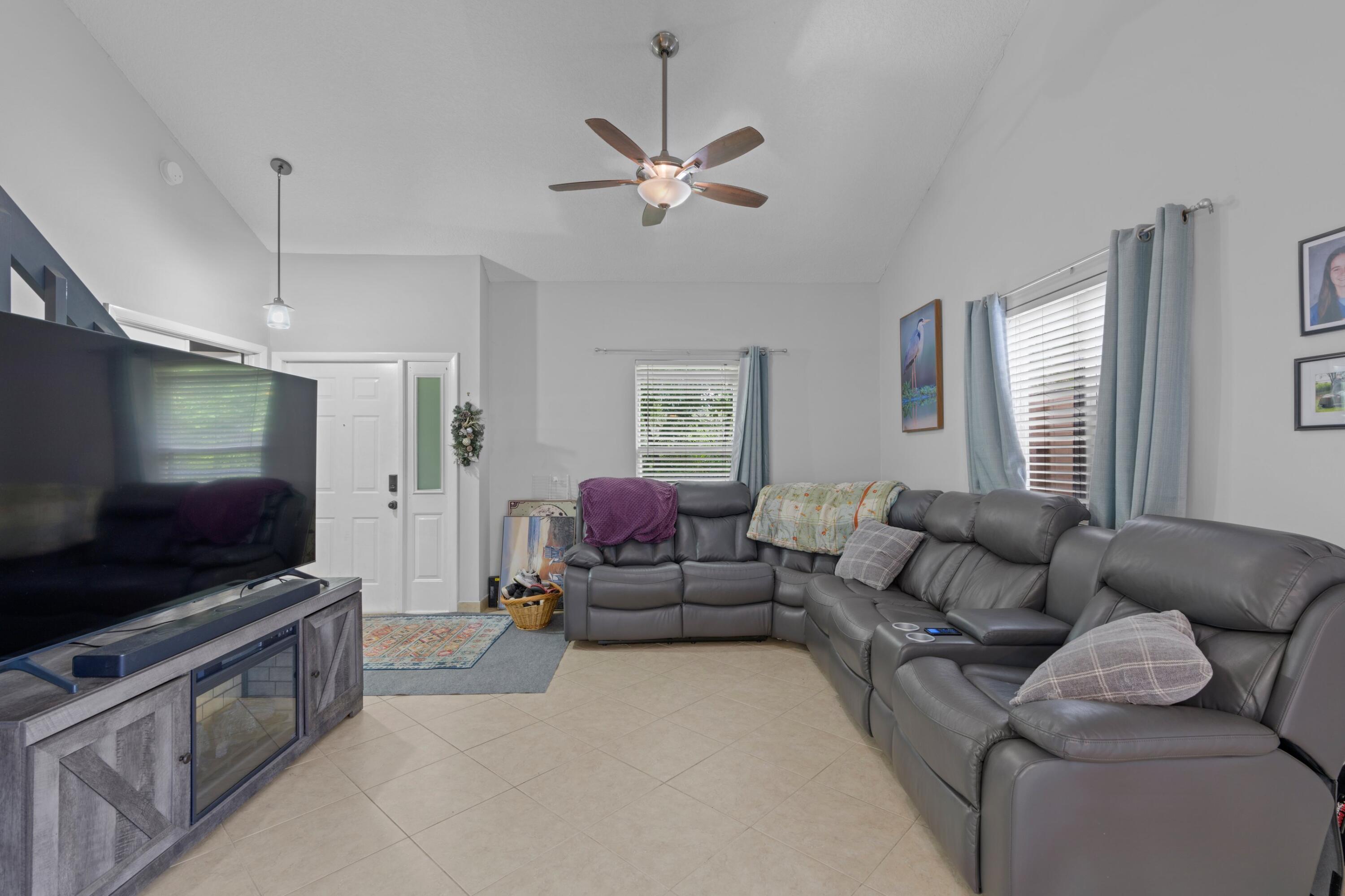302 Maplecrest Circle Jupiter, FL 33458 - Photo 12 of 33 DSC09308.jpg-SMALL