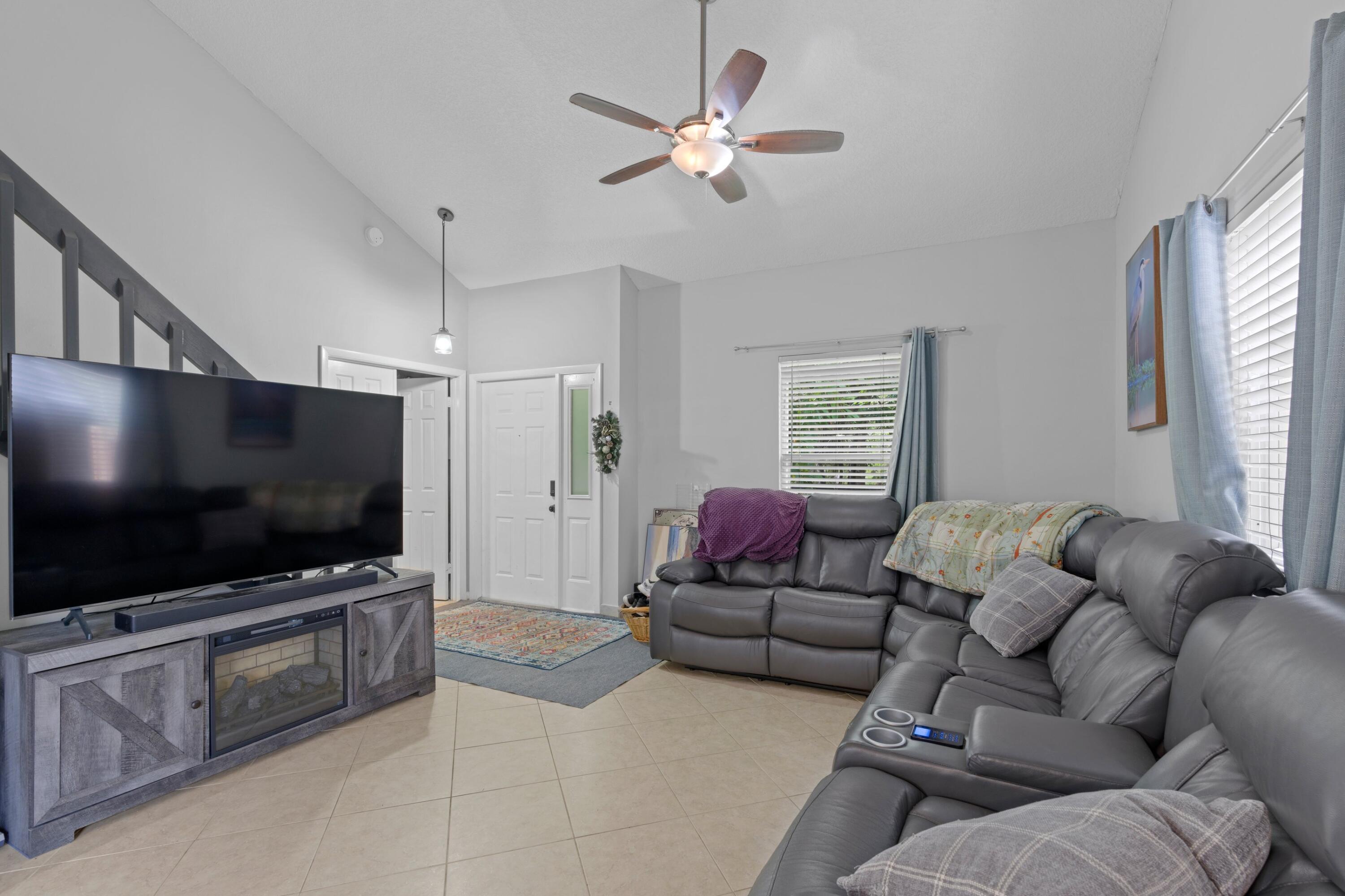 302 Maplecrest Circle Jupiter, FL 33458 - Photo 13 of 33 DSC09313.jpg-SMALL