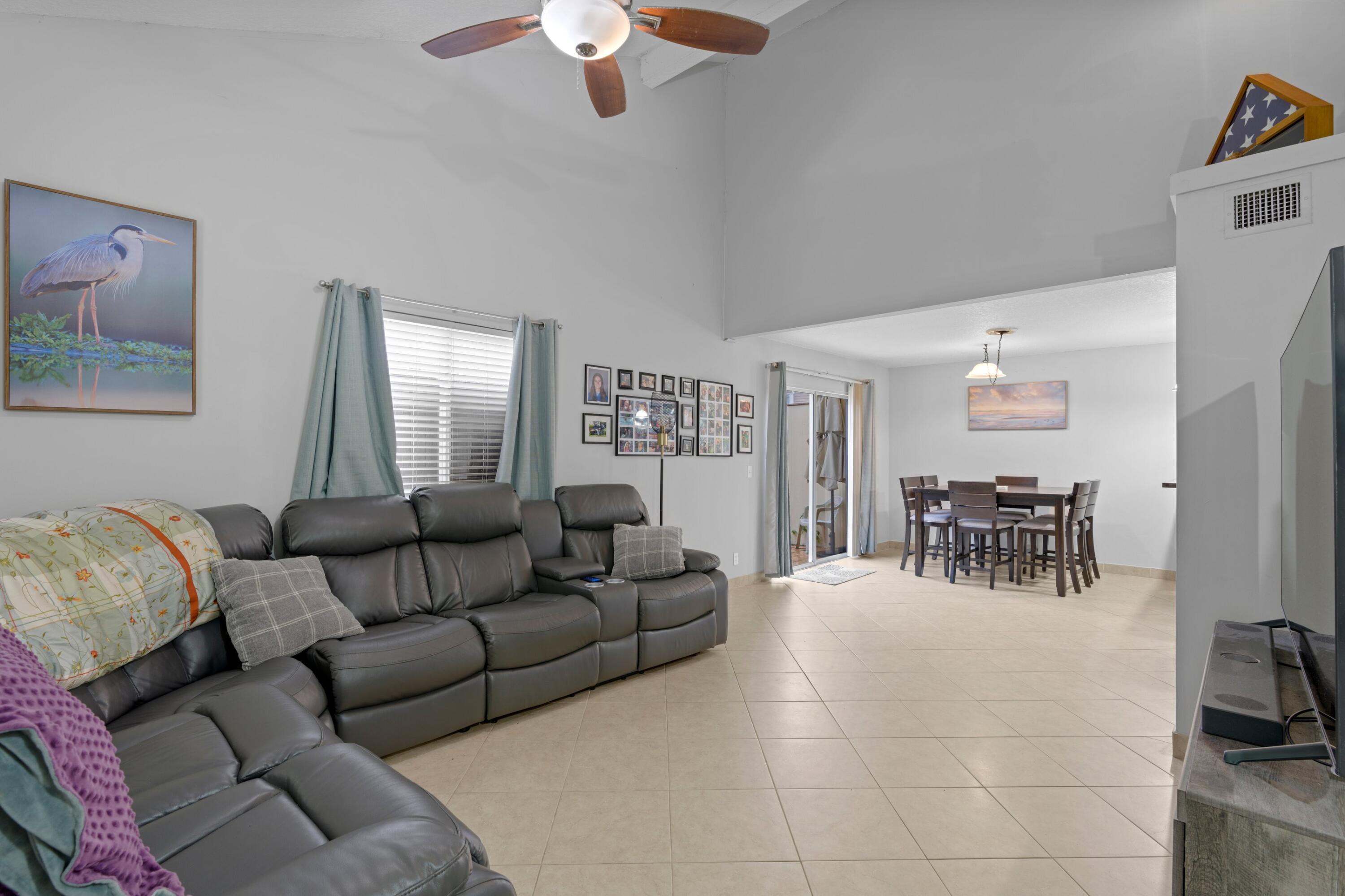 302 Maplecrest Circle Jupiter, FL 33458 - Photo 14 of 33 DSC09318.jpg-SMALL