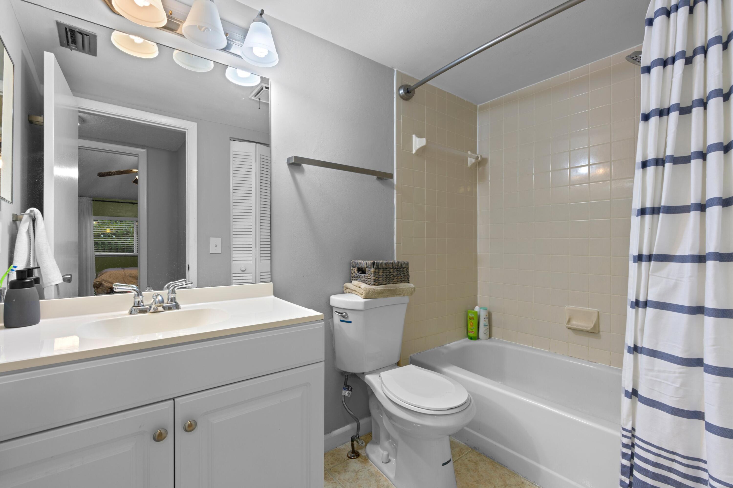 302 Maplecrest Circle Jupiter, FL 33458 - Photo 18 of 33 DSC09338.jpg-SMALL