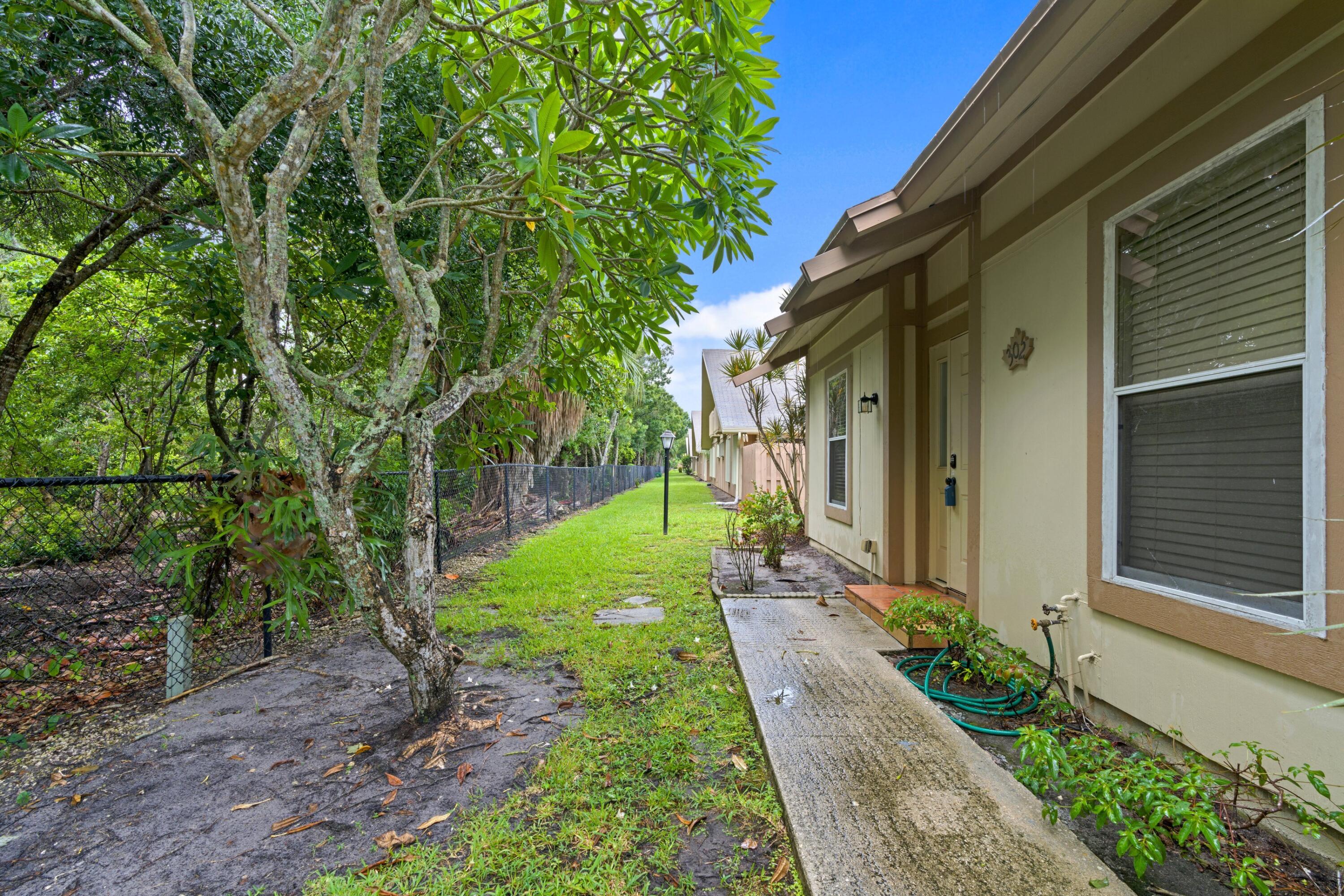 302 Maplecrest Circle Jupiter, FL 33458 - Photo 25 of 33 DSC09371.jpg-SMALL