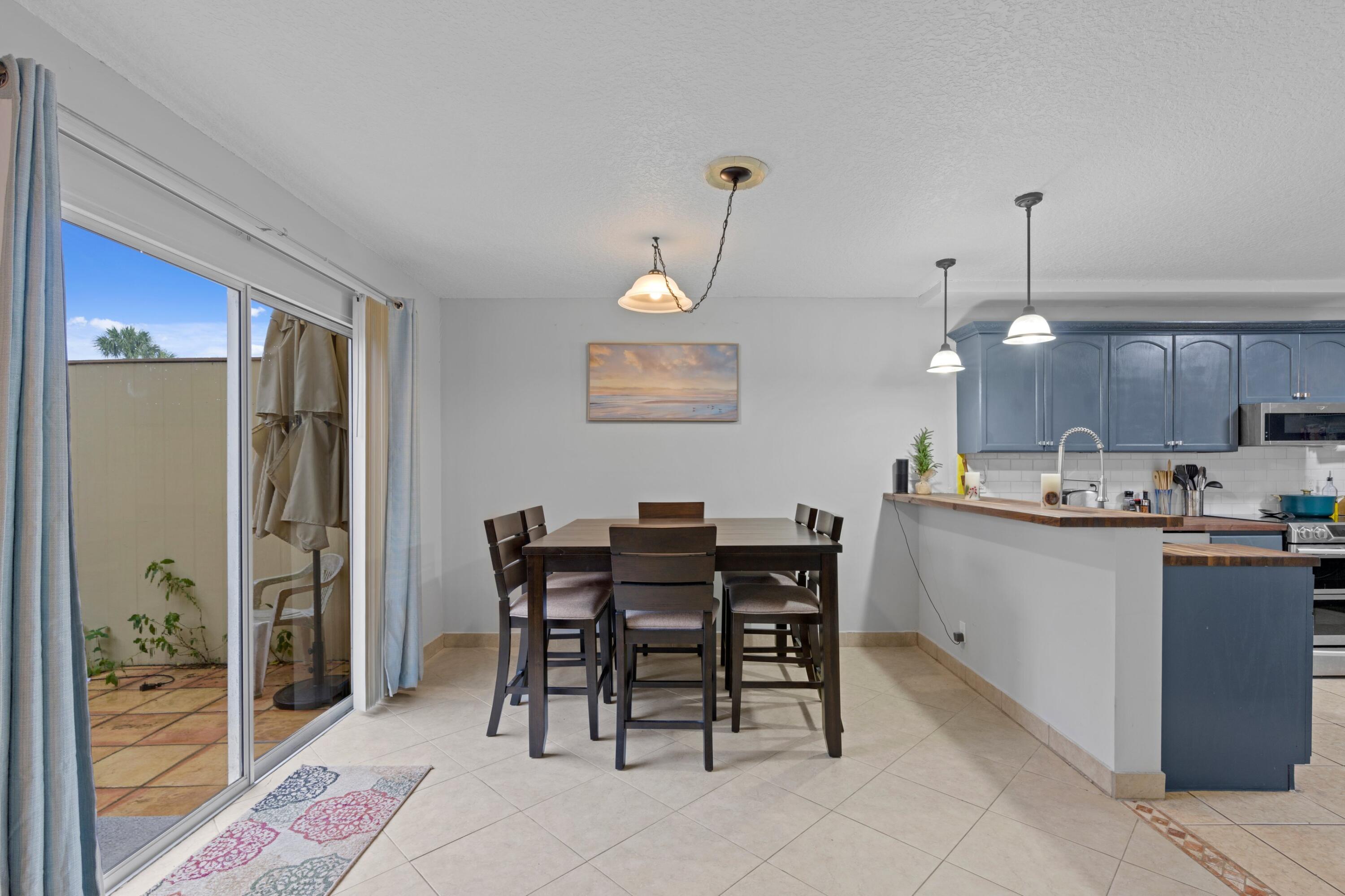 302 Maplecrest Circle Jupiter, FL 33458 - Photo 7 of 33 DSC09281.jpg-SMALL