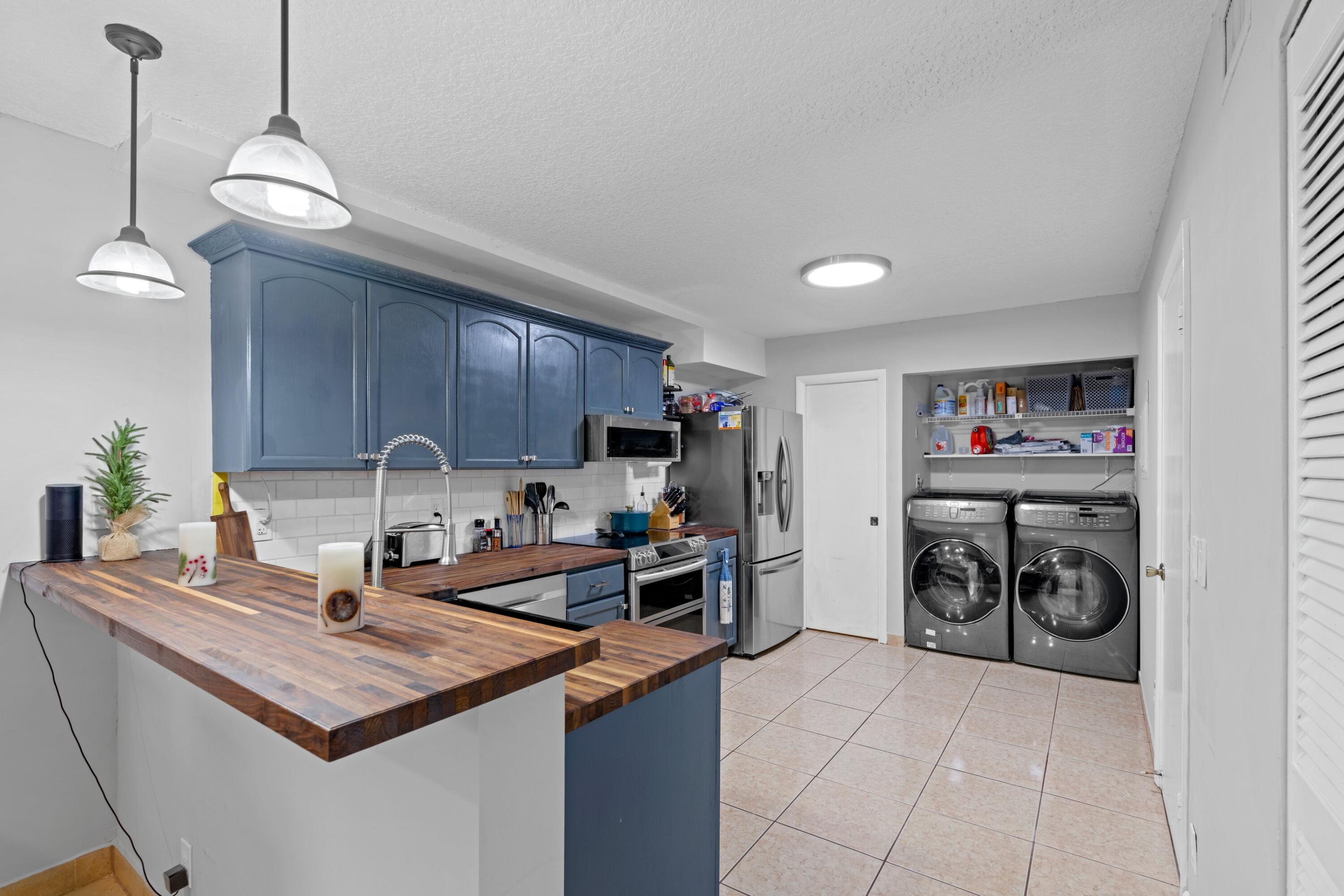 302 Maplecrest Circle Jupiter, FL 33458 - Photo 9 of 33 DSC09293.jpg-SMALL